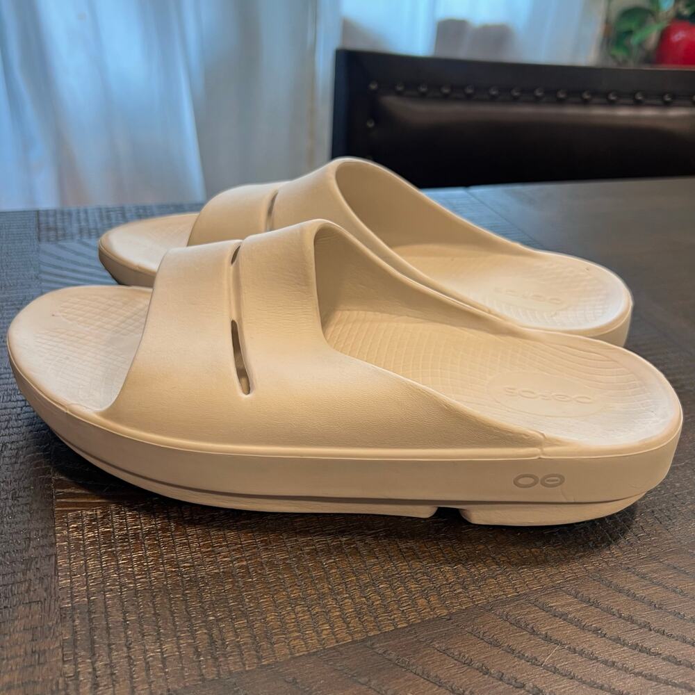 OOFOS Women's Slide Sandals in Cream - Picture 3 of 8